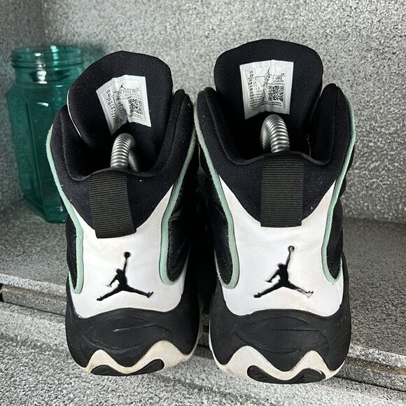 Jordan Pro Strong "Black/Tropical Twist/Smoke Grey/White" Youth Sneakers Size 4 - Picture 5 of 9